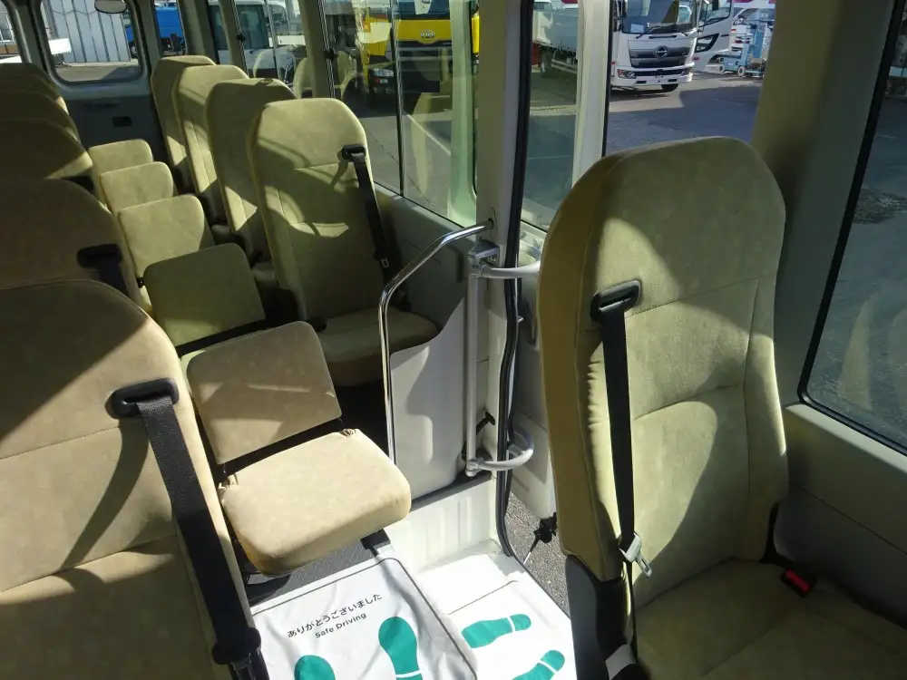 トヨタ コースター 小型 バス マイクロバス 2KG-GDB70の中古トラック画像12