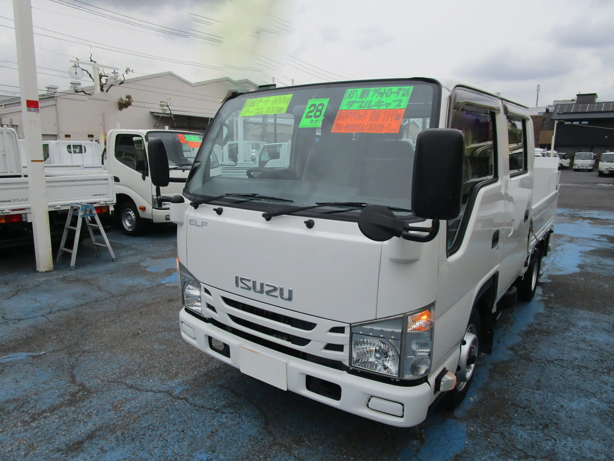いすゞ エルフ 小型 平ボディ Wキャブ パワーゲート｜画像1