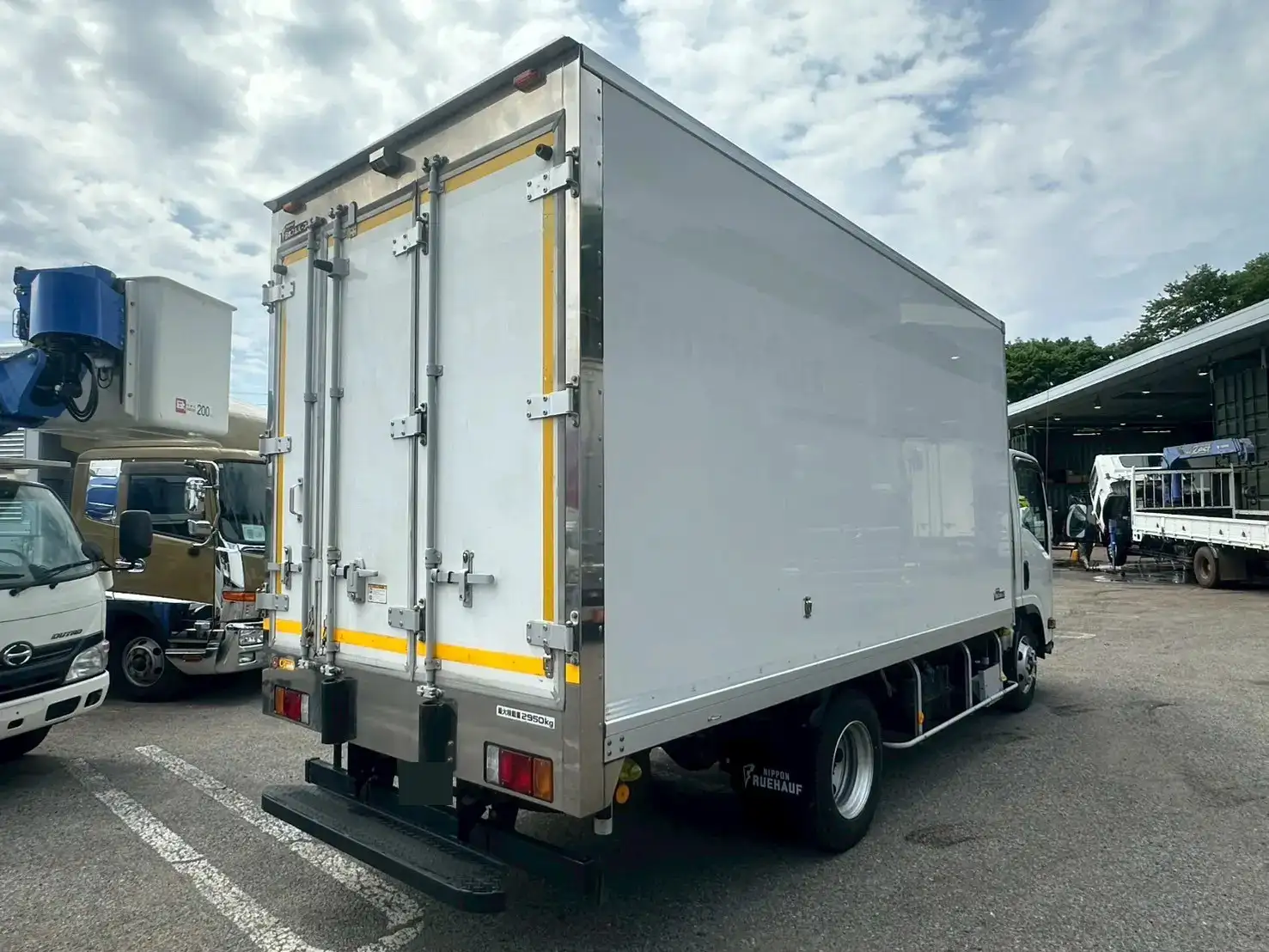 いすゞ エルフ 小型 冷凍冷蔵 低温 2室の中古トラック画像3