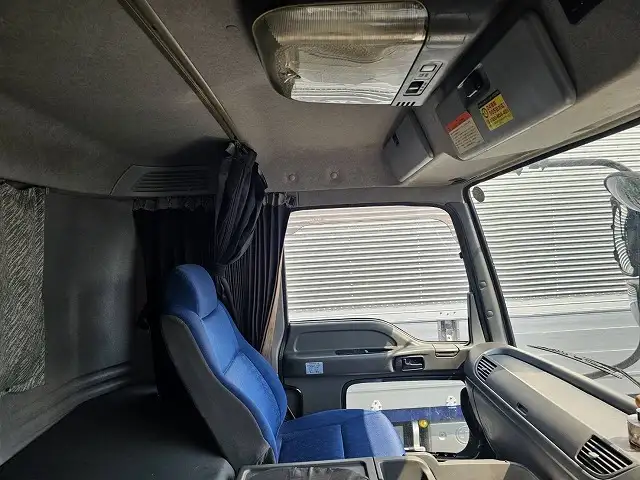 いすゞ ギガ 大型 ウイング エアサス ベッドの中古トラック画像8