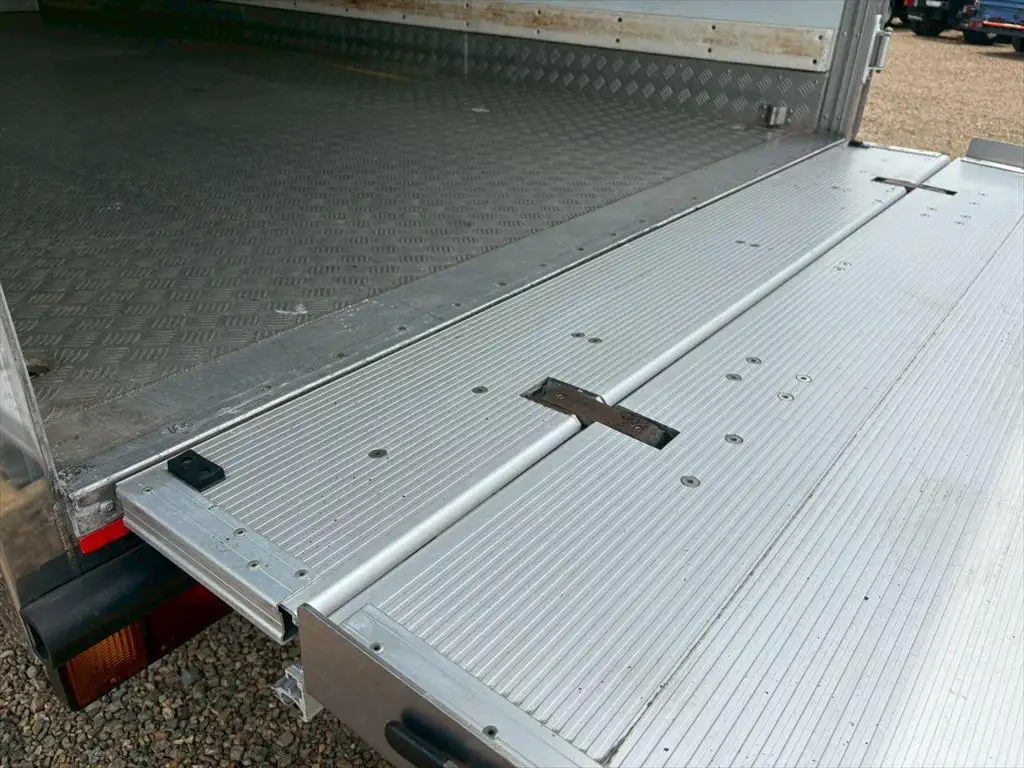 いすゞ エルフ 小型 冷凍冷蔵 低温 パワーゲートの中古トラック画像11
