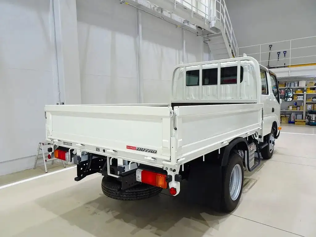 日野 デュトロ 小型 平ボディ Wキャブ 2DG-XZU685Mの中古トラック画像2