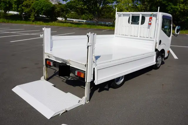日産 アトラス 小型 平ボディ パワーゲート 床鉄板の中古トラック画像6
