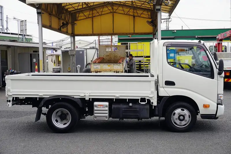 日野 デュトロ 小型 平ボディ 2RG-XZC605M R2の中古トラック画像2