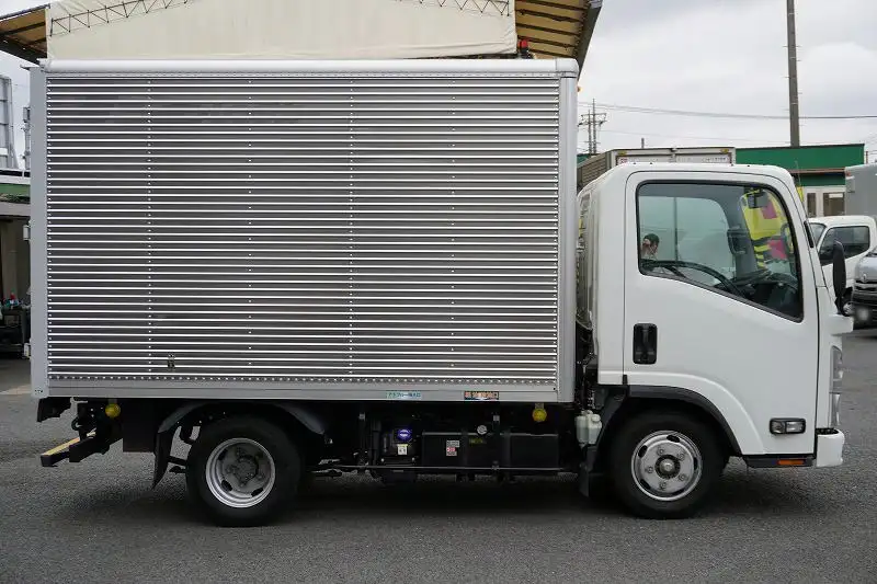 いすゞ エルフ 小型 アルミバン 2RG-NLR88AN R2の中古トラック画像2