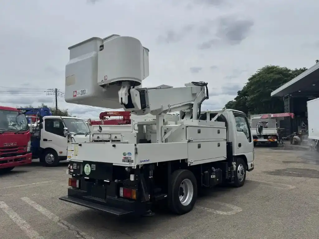 いすゞ エルフ 小型 高所・建柱車 高所作業車 電工仕様の中古トラック画像3