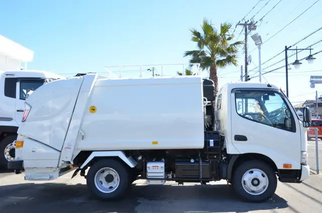 日野 デュトロ 小型 パッカー車 プレス式 2RG-XZU605Xの中古トラック画像2