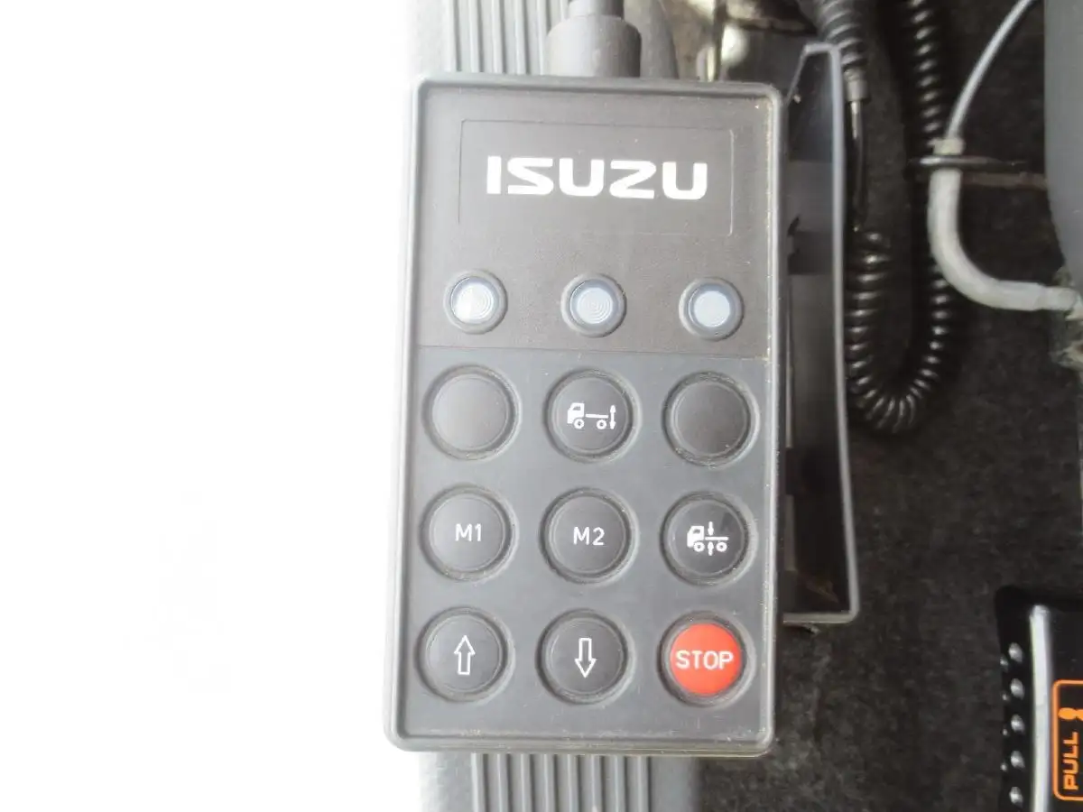 いすゞ ギガ 大型 ウイング エアサス ベッドの中古トラック画像16