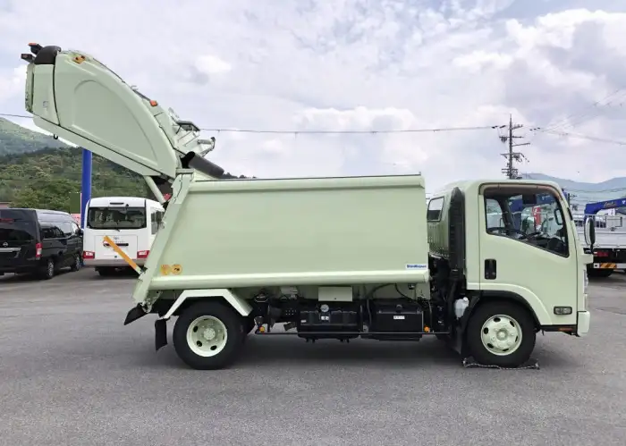 いすゞ エルフ 小型 パッカー車 プレス式 SKG-NPR85YNの中古トラック画像2