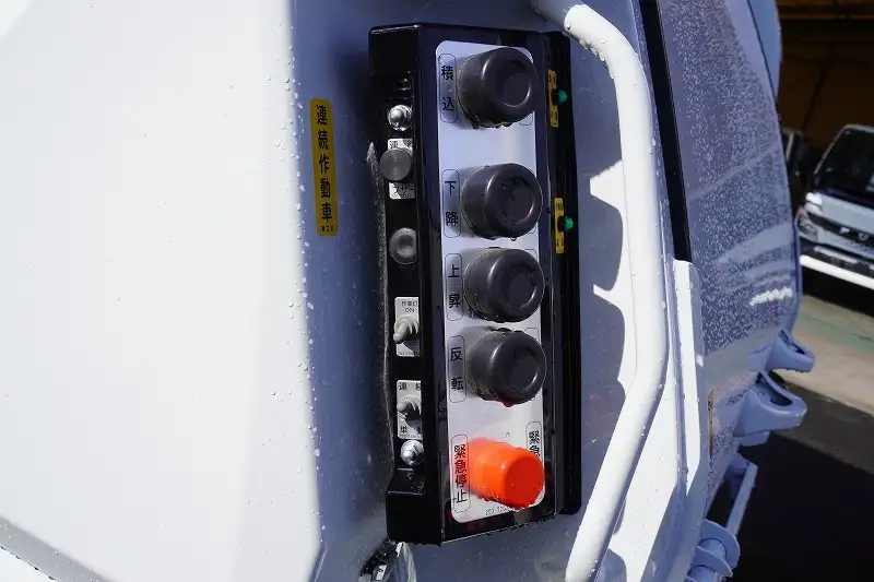 三菱 ファイター 中型/増トン パッカー車 プレス式 2KG-FK72Fの中古トラック画像8