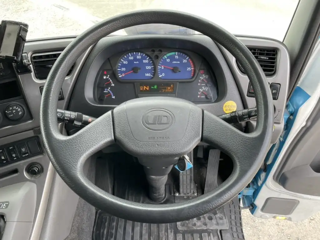 日産UD クオン 大型 ウイング エアサス ベッドの中古トラック画像13