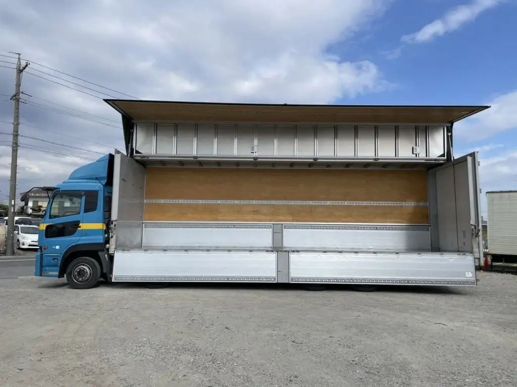 日産UD クオン 大型 ウイング エアサス ベッドの中古トラック画像9