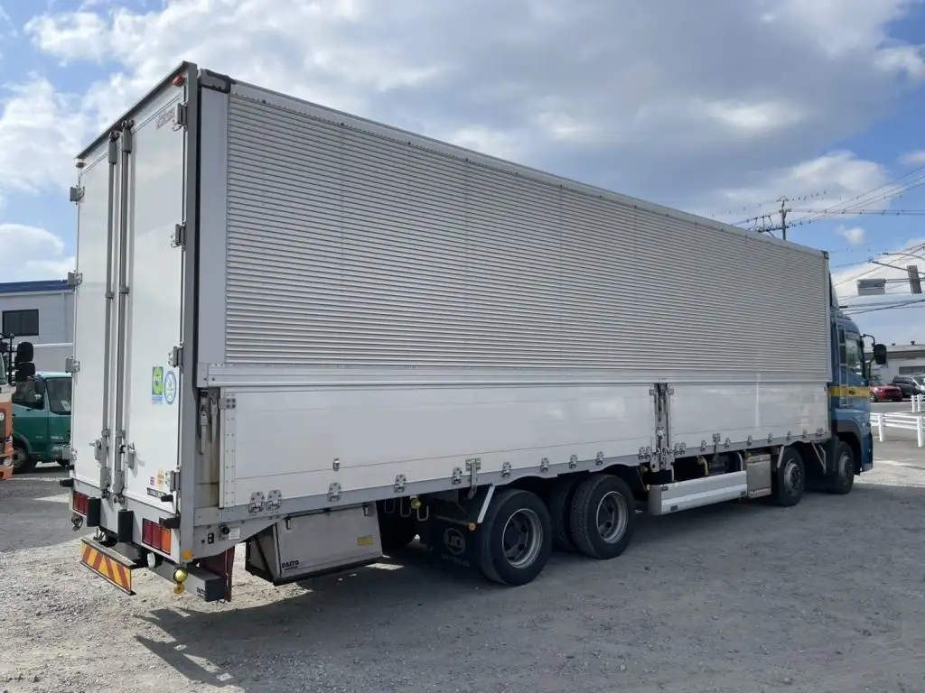 日産UD クオン 大型 ウイング エアサス ベッドの中古トラック画像5