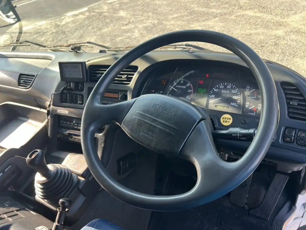 いすゞ ギガ 大型 ウイング エアサス ベッドの中古トラック画像14