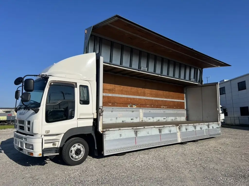 いすゞ ギガ 大型 ウイング エアサス ベッドの中古トラック画像1