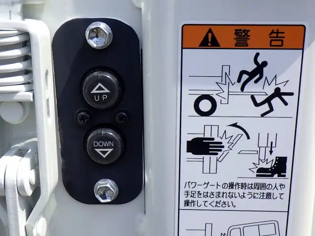 三菱 キャンター 小型 平ボディ Wキャブ パワーゲートの中古トラック画像10