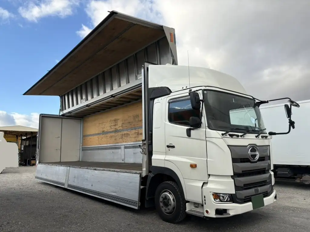 日野 プロフィア 大型 ウイング エアサス ベッドの中古トラック画像7