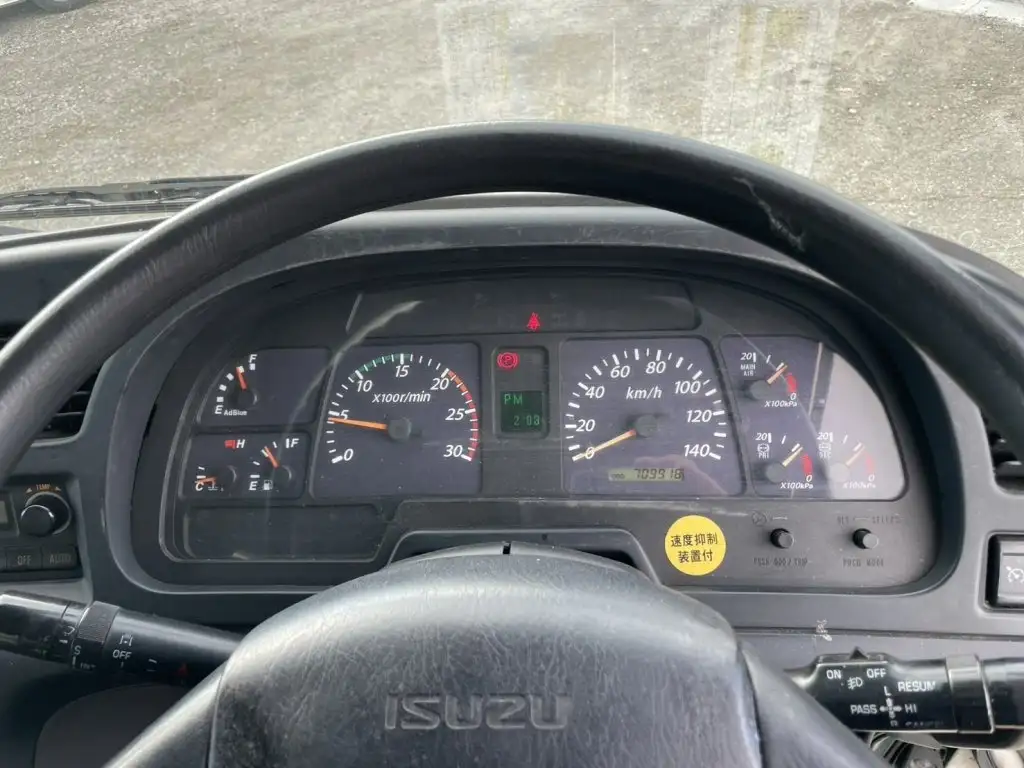 いすゞ ギガ 大型 平ボディ ベッド QKG-CYM77Aの中古トラック画像13