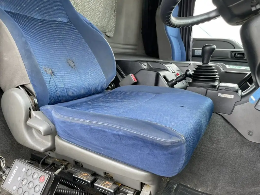 いすゞ ギガ 大型 ウイング エアサス ベッドの中古トラック画像12