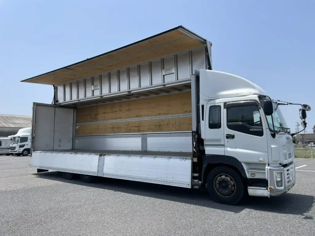 いすゞ ギガ 大型 ウイング エアサス ベッドの中古トラック画像6