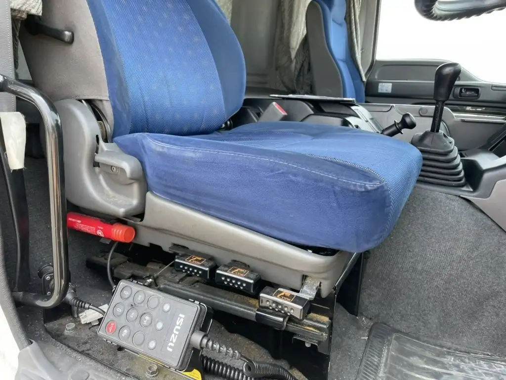 いすゞ ギガ 大型 ウイング エアサス ベッドの中古トラック画像11