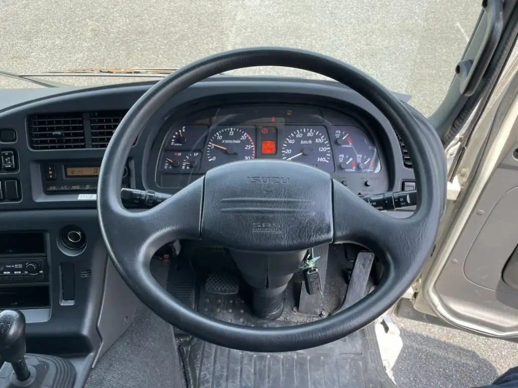 いすゞ ギガ 大型 ウイング エアサス ベッドの中古トラック画像13