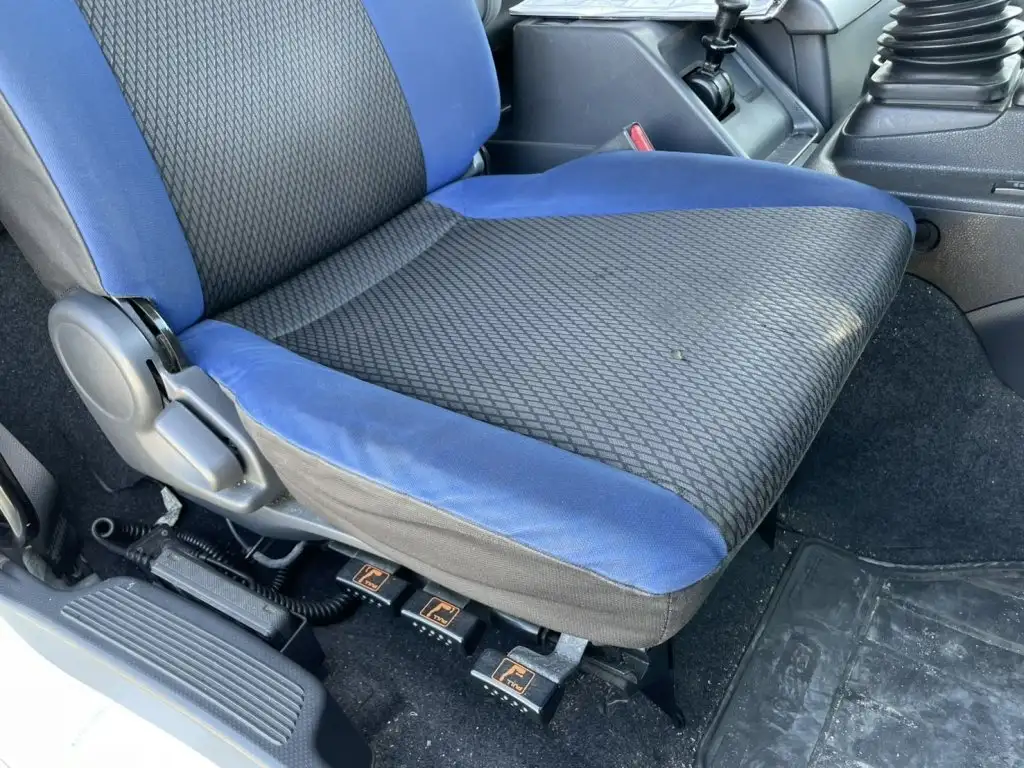 いすゞ ギガ 大型 ウイング エアサス ベッドの中古トラック画像13