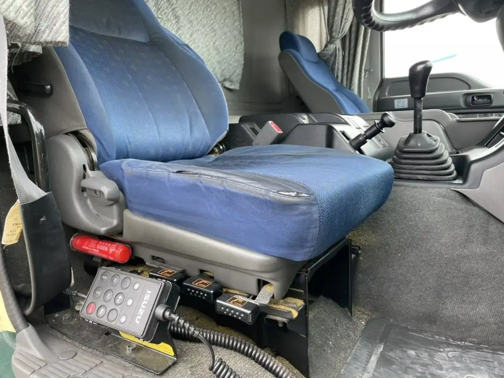 いすゞ ギガ 大型 ウイング エアサス ベッドの中古トラック画像11