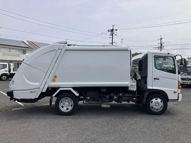 日野 レンジャー 中型/増トン パッカー車 プレス式 BKG-GC7JEYAの中古トラック画像3