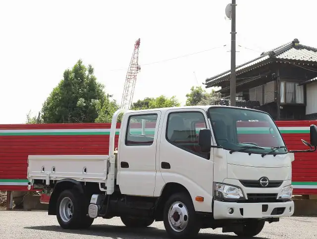 日野 デュトロ 小型 平ボディ Wキャブ TKG-XZU685Mの中古トラック画像2