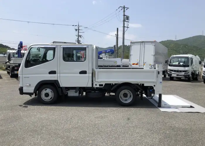三菱 キャンター 小型 平ボディ Wキャブ パワーゲートの中古トラック画像6