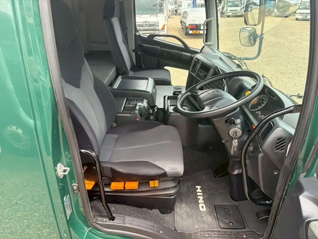日野 プロフィア 大型 トラクター 2デフ ベッドの中古トラック画像13