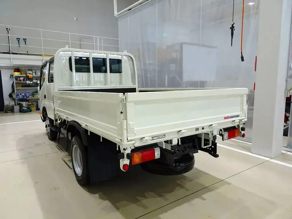 日野 デュトロ 小型 平ボディ Wキャブ 2DG-XZU685Mの中古トラック画像4