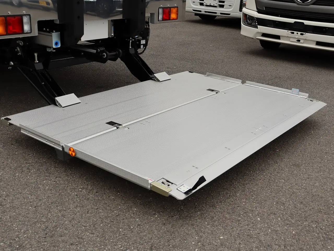 三菱 ファイター 中型/増トン 冷凍冷蔵 パワーゲート スタンバイの中古トラック画像7