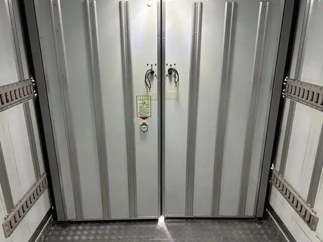 いすゞ エルフ 小型 冷凍冷蔵 中温 2室の中古トラック画像10