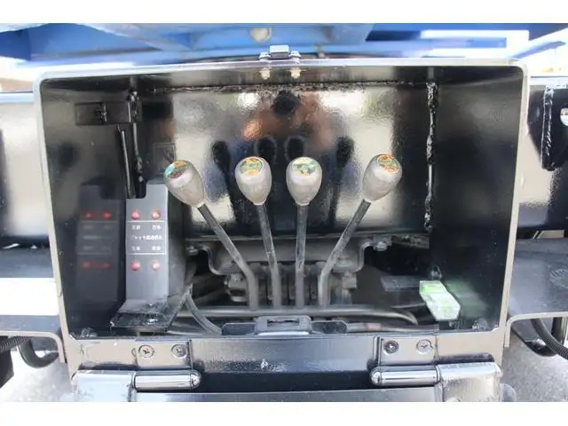 いすゞ エルフ 小型 高所・建柱車 高所作業車 電工仕様の中古トラック画像16