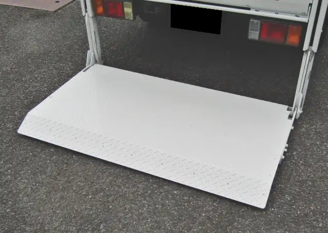 いすゞ エルフ 小型 平ボディ パワーゲート 床鉄板の中古トラック画像9