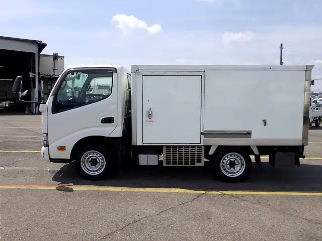 トヨタ ダイナ 小型 冷凍冷蔵 低温 床ステンの中古トラック画像4