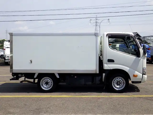 トヨタ ダイナ 小型 冷凍冷蔵 低温 床ステンの中古トラック画像2