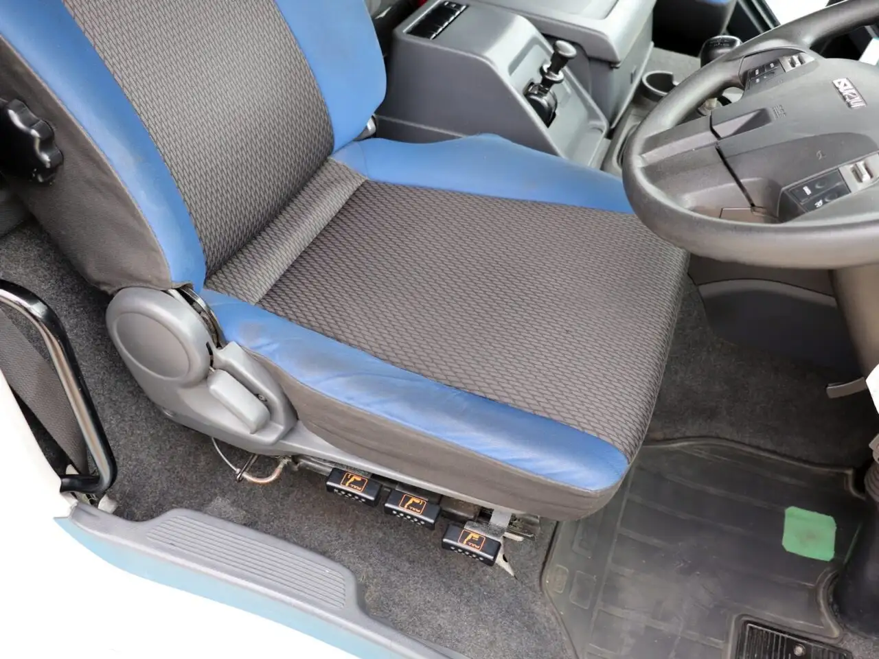 いすゞ ギガ 大型 平ボディ アルミブロック QKG-CYM77Bの中古トラック画像12