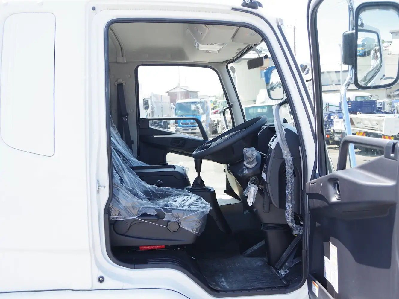 三菱 ファイター 中型/増トン 平ボディ ベッド 2KG-FK62FZの中古トラック画像12