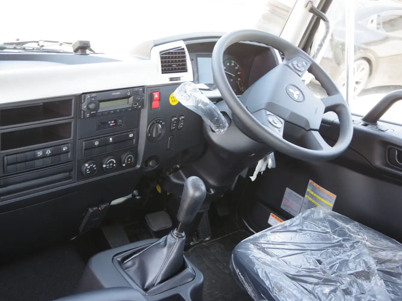 三菱 ファイター 中型/増トン 平ボディ ベッド 2KG-FK62FZの中古トラック画像13