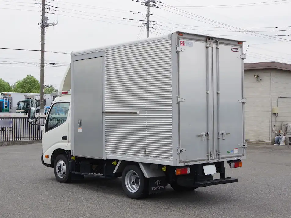 トヨタ ダイナ 小型 アルミバン サイドドア TPG-XZU605の中古トラック画像3