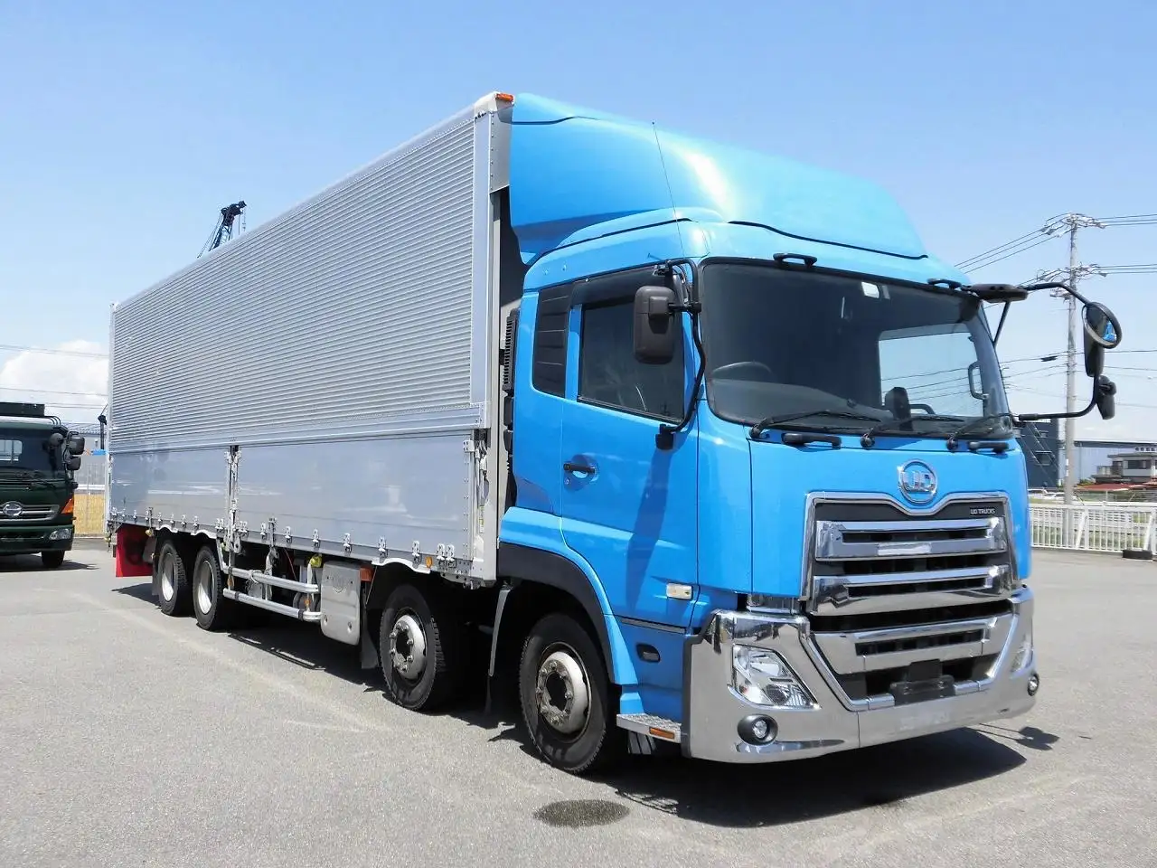 日産UD クオン 大型 ウイング エアサス ベッドの中古トラック画像2