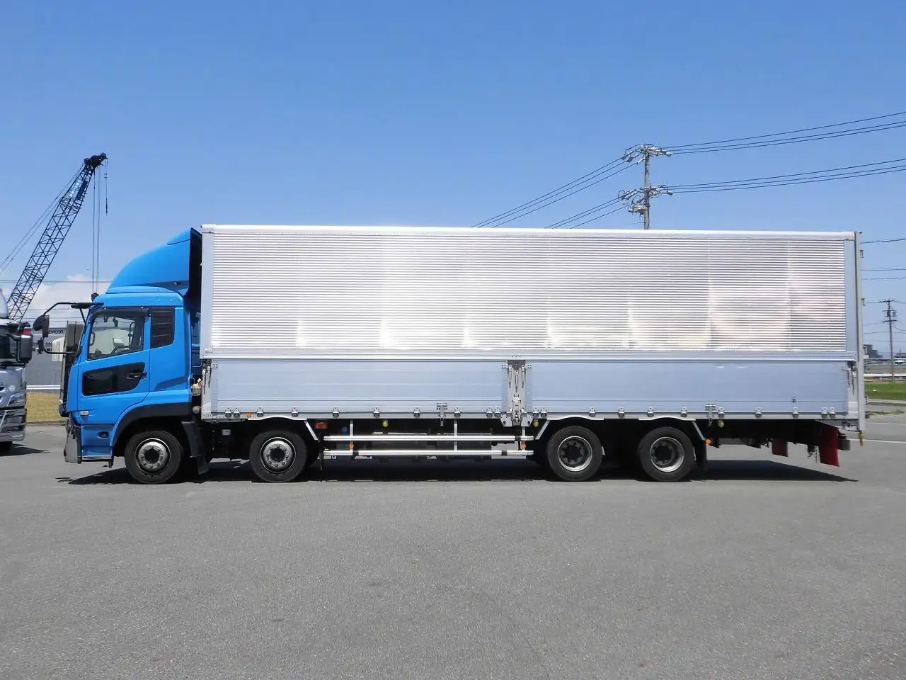 日産UD クオン 大型 ウイング エアサス ベッドの中古トラック画像5