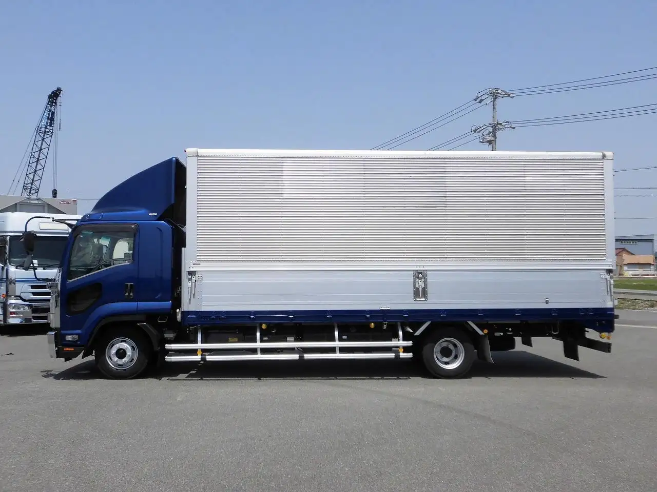 いすゞ フォワード 中型/増トン ウイング ベッド TKG-FRR90S2の中古トラック画像6