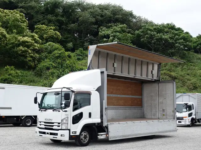 いすゞ フォワード 中型/増トン ウイング ベッド TKG-FRR90S2の中古トラック画像1