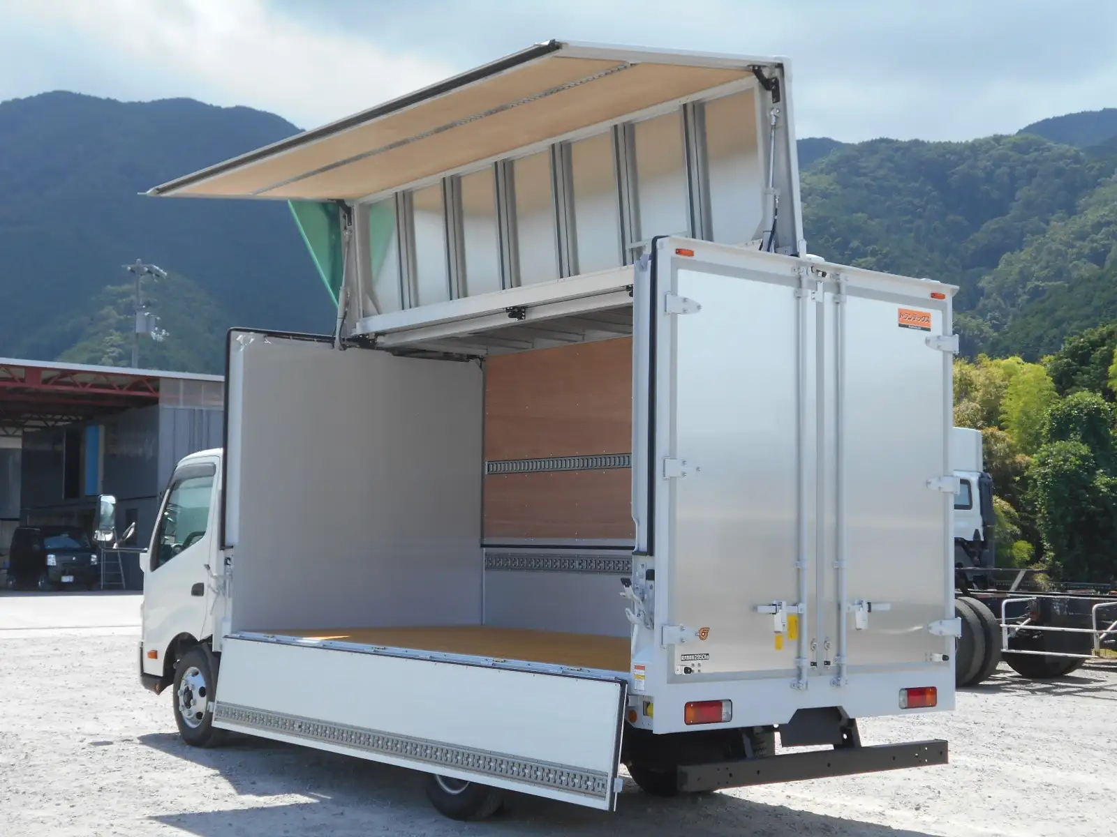 日野 デュトロ 小型 ウイング 2KG-XZU712M R6の中古トラック画像4
