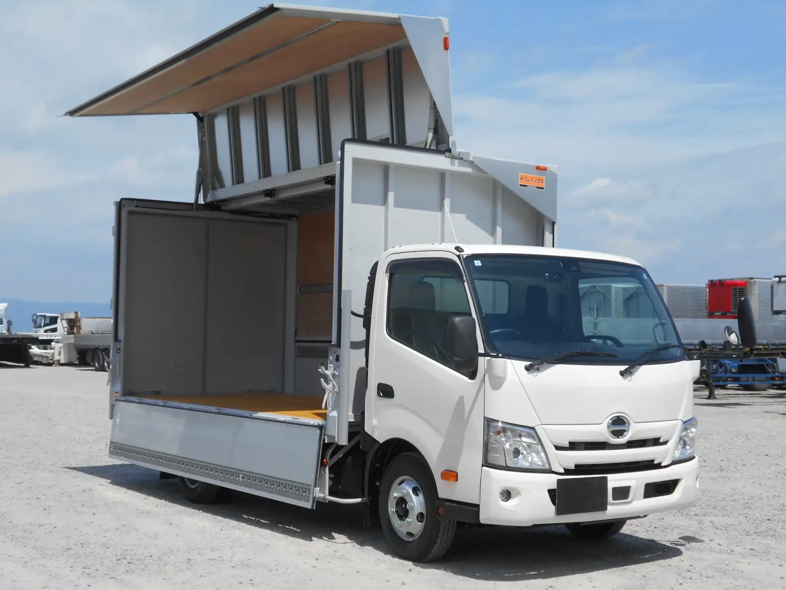 日野 デュトロ 小型 ウイング 2KG-XZU712M R6の中古トラック画像2