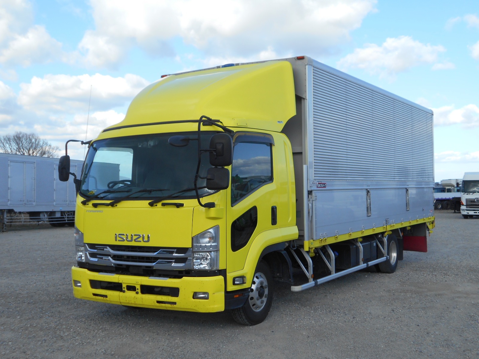 いすゞ フォワード 中型/増トン ウイング ベッド PDG-FVR34U2 の中古トラック【車両No.190193】